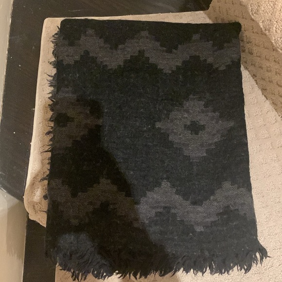 Diamond Mosaic Blanket Scarf - Picture 3 of 4